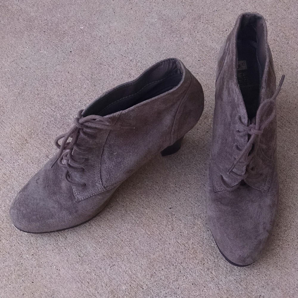 White Mountain taupe booties size 9M